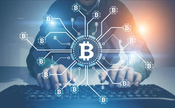 Tanınmayan adam yazarak, bitcoin hologram