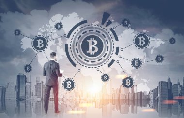 İşadamı bir belgeyle bitcoin Hud