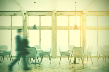 Beyaz Cafe iç, çatı windows. insanlar