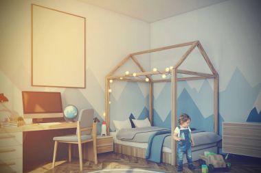 Bebek çocuk s Oda ile a bilgisayar, yan görünüm tonda