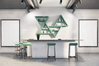 Beyaz bar iç, stand, posterler
