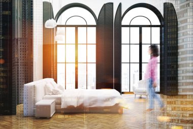 Beyaz lüks yatak odası iç, yan görünüm, kız