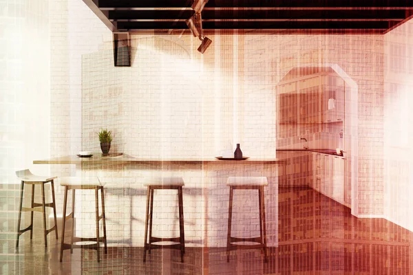 砖厨房吧台、 凳、 一扇门，灰色双 — 图库照片