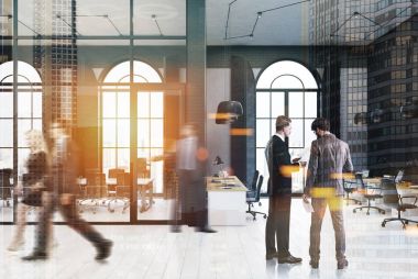 Siyah tuğla ofis, Toplantı Salonu, insanlar