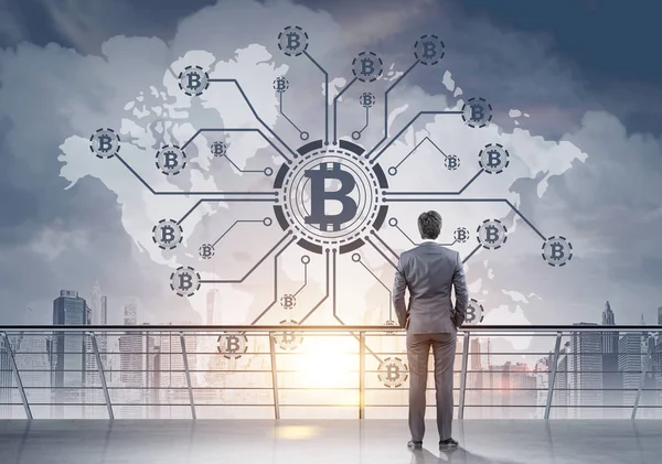 Geschäftsmann schaut sich Bitcoin-Netzwerk an — Stockfoto
