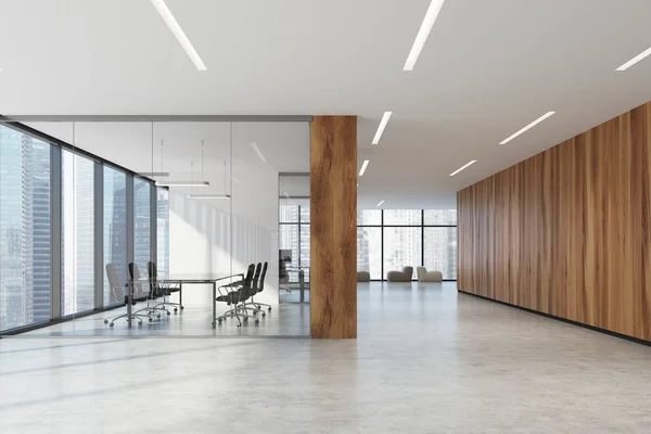 Sala de reuniones de oficina de vidrio y madera, sillones — Foto de Stock