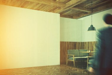 Ahşap kafe iç, beyaz duvar tonda köşe