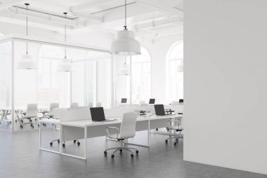 Açık alan ofis, kemer windows köşe beyaz