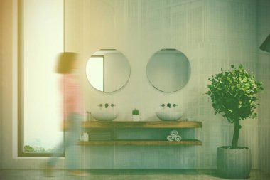 Dar pencere banyo, çift lavabo tonda