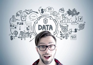 Gözlüklü, büyük veri hayretler içinde adam