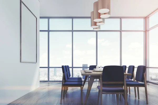 Comedor con un cartel, palmeras, lado tonificado — Foto de Stock