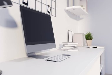 Siyah bilgisayar ekranında bir Resepsiyon yan görünüm