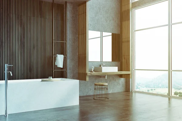 Grijs en donker houten badkamer, Bad hoek toned — Stockfoto