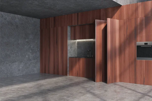Интерьер кухни из красного дерева, встроенная бытовая техника — стоковое фото