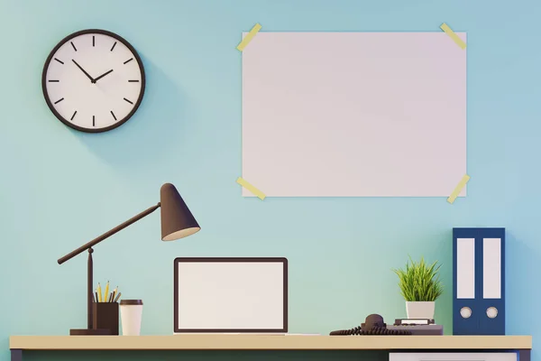 Posto di lavoro a parete blu con computer e poster — Foto Stock