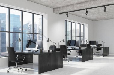Beton açık alan iç tarafında office, siyah