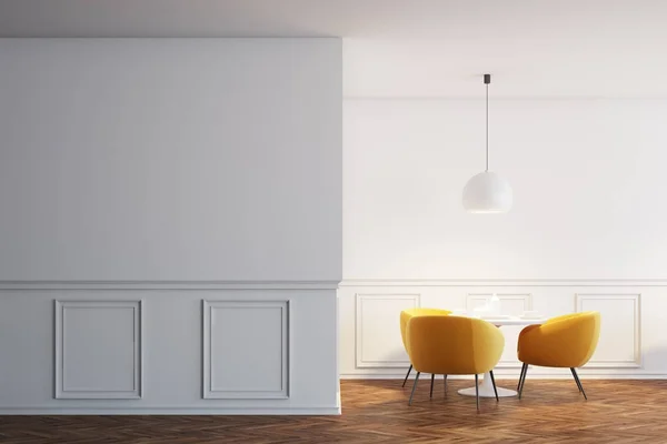 Białe wnętrze kawiarni, pomarańczowy krzesła, ściany — Zdjęcie stockowe