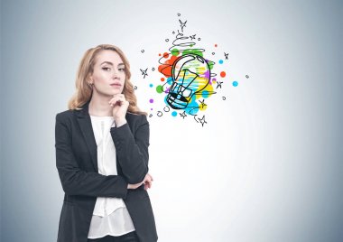 Dalgın kırmızı saçlı işkadını, ampul