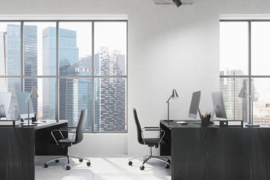 Açık alan iç tarafında office, siyah beyaz