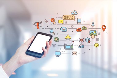 Kadın s el ile smartphone, sosyal medya ofis