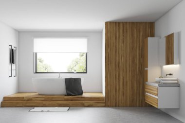 Beyaz ve ahşap banyo