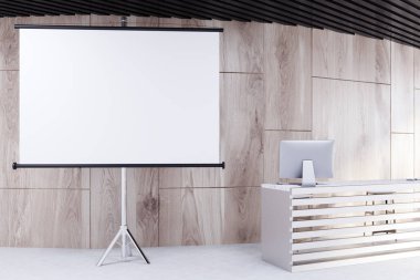 Ahşap resepsiyon masası ve bir ekran