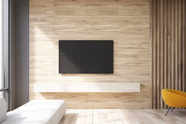Дерев'яна вітальня телевізор і диван — стокове фото
