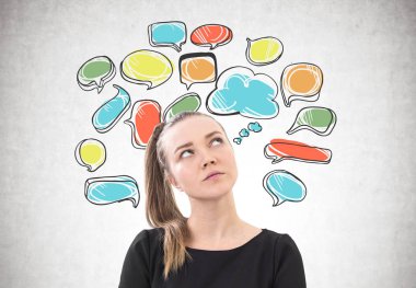 Dalgın bir at kuyruğu, konuşma balonları kadınla