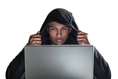 Afro-Amerikan hoodie, erkekte dizüstü bilgisayar