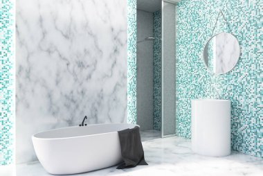 Mermer ve yeşil karo banyo köşesi