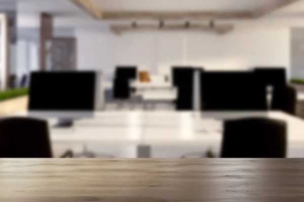 Počítače v dřevěné kancelářské stoly rozmazané — Stock fotografie