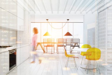 Beyaz mutfak ve yemek odası bulanık