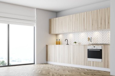 Gri mutfak, ahşap tezgah yan