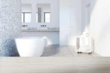 Gri karo banyo, bulanık beyaz küvet