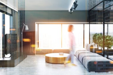 Siyah oturma odası, yuvarlak masa bulanık