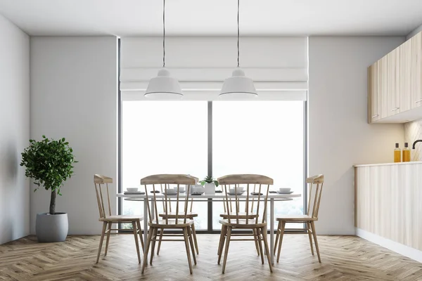 Comedor blanco, sillas de madera —  Fotos de Stock