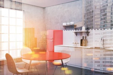 Beyaz ve beton mutfak, kırmızı masa yan tonda