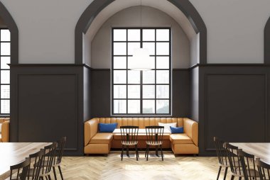 Koyu gri kafe iç, sarı kanepe