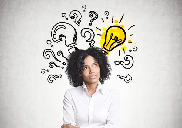 Pensive African American businesswoman, idea — Stock Photo, Image