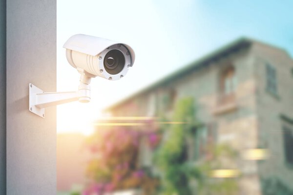 Камера видеонаблюдения, размытый город
