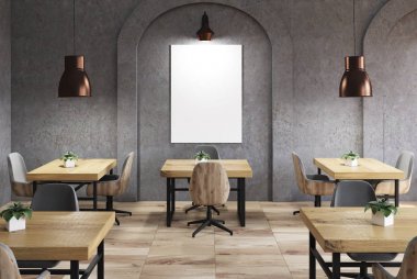 Karanlık beton kafe, ahşap masa, poster