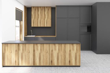 Bir ahşap bar ile siyah mutfak