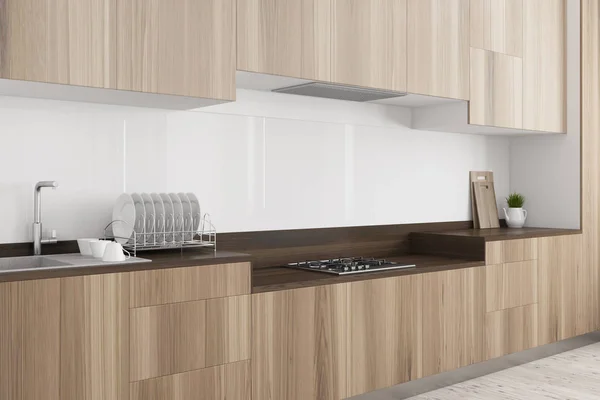 Cozinha branca, lado escuro da bancada de madeira — Fotografia de Stock
