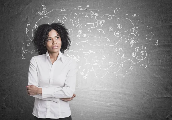 Pensive African American businesswoman, arrows — Stock Photo, Image