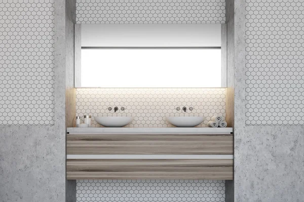 六角形のタイルのバスルーム、ダブルシンク — ストック写真