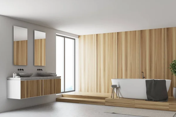 Banheiro de madeira e branco, banheira e pia — Fotografia de Stock