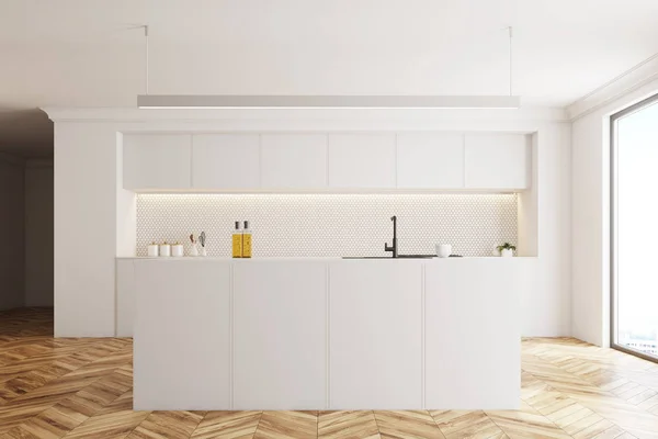 Weißer Kücheninnenraum, Holzboden — Stockfoto