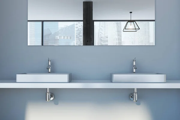 Badezimmer mit grauer Wand, Doppelwaschbecken in Nahaufnahme — Stockfoto
