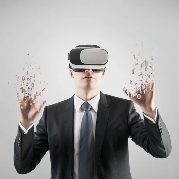 Homme d'affaires en lunettes VR, zéros et un doigt — Photo