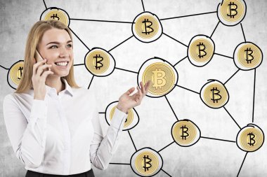 Telefon, bitcoin ağ sarışın kadın